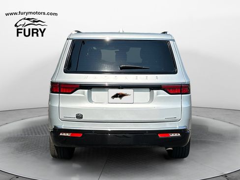 Used 2022 Jeep Wagoneer Series III w/ Premium Group I AWD/4WD image 4