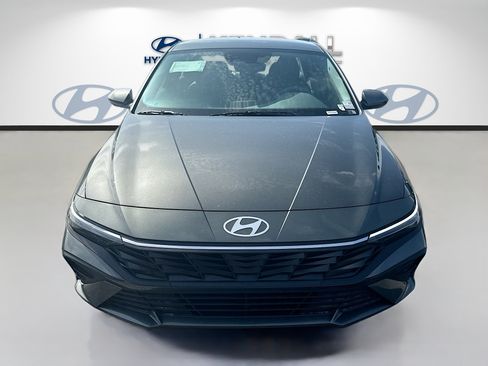 New 2026 Hyundai Elantra SE FWD image 2