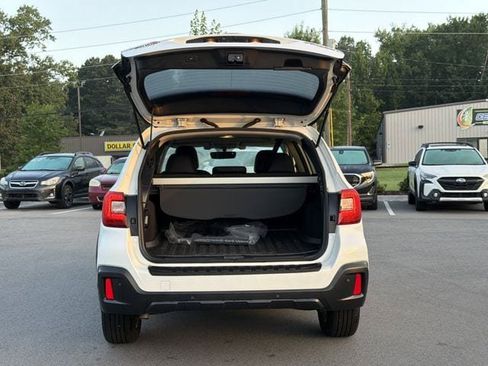 Used 2018 Subaru Outback 2.5i Limited AWD/4WD image 14