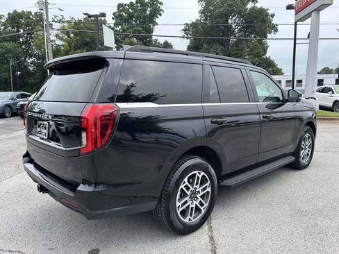 Used 2025 Ford Expedition Active RWD image 3