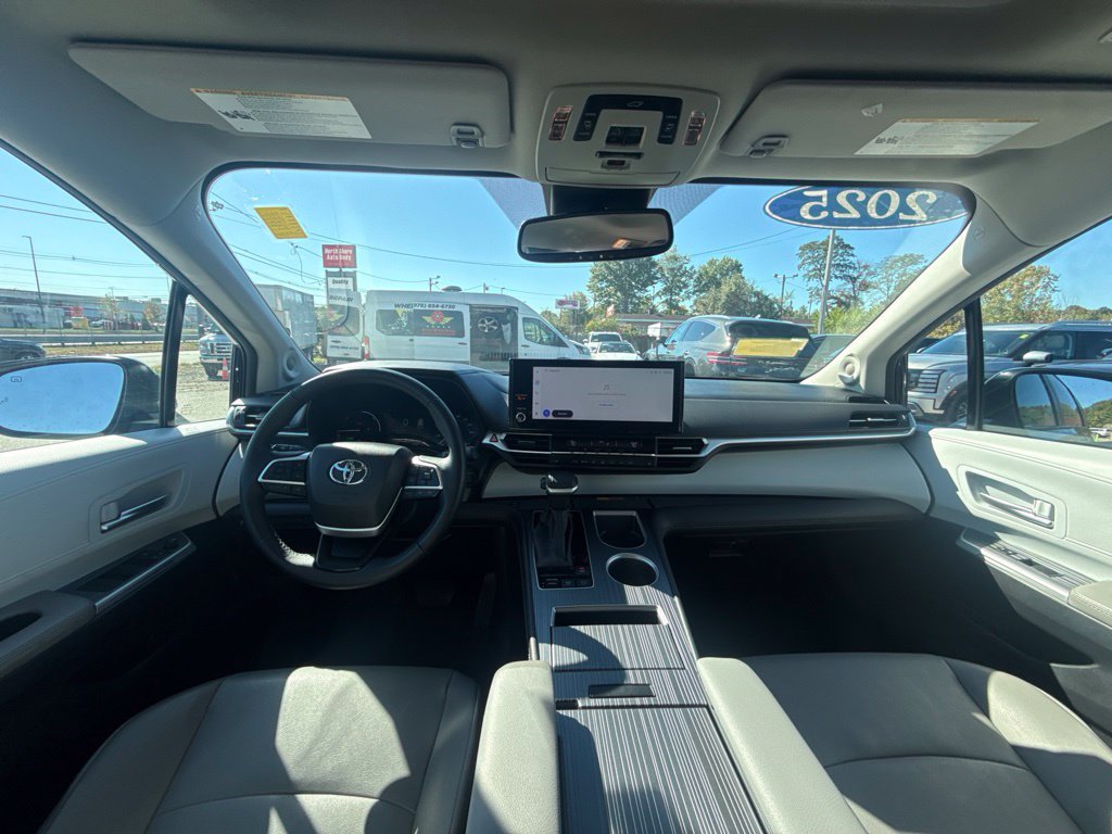 Used 2025 Toyota Sienna XLE w/ XLE Plus Package AWD/4WD image 23