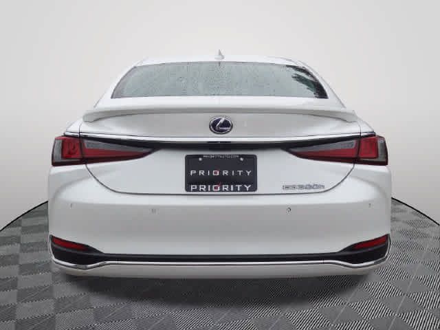 Used 2020 Lexus ES 300h w/ Accessory Package FWD image 3