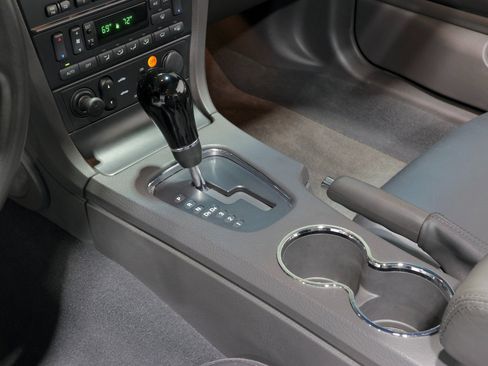 Used 2002 Ford Thunderbird image 86