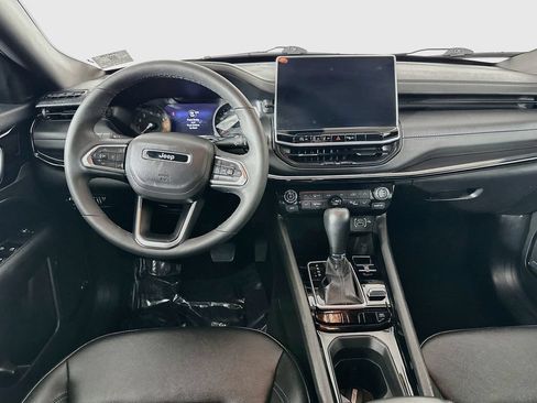 Certified 2025 Jeep Compass Limited w/ Sun & Sound Group AWD/4WD image 34