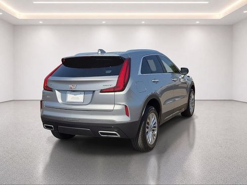 Used 2025 Cadillac XT4 Premium Luxury FWD image 5