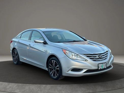 Used 2011 Hyundai Sonata GLS FWD image 2