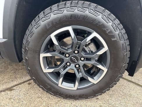 New 2026 Chevrolet Equinox ACTIV FWD image 12