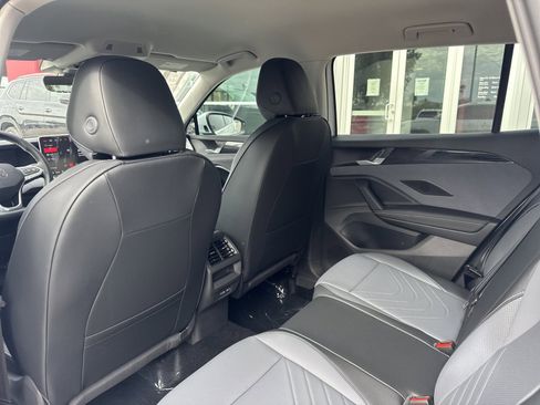 New 2026 Volkswagen Tiguan SE image 18