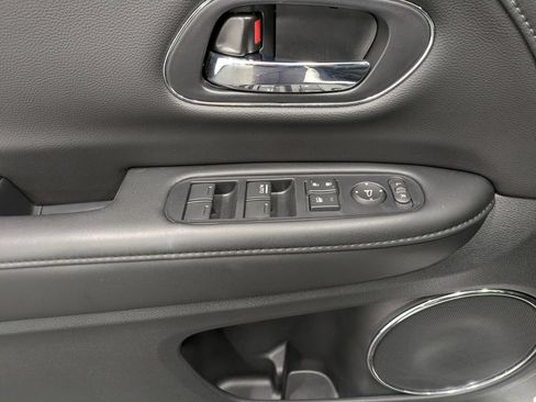 Used 2021 Honda HR-V EX-L image 9