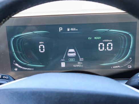 Used 2023 Kia Niro EX Touring FWD image 30