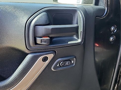 Used 2016 Jeep Wrangler Sahara AWD/4WD image 13