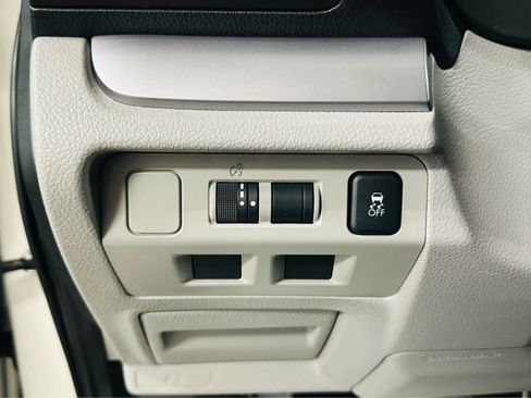 Used 2018 Subaru Forester 2.5i Premium w/ All-Weather Package image 14