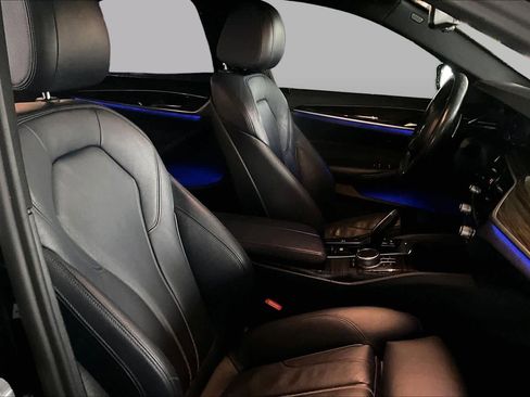Used 2020 BMW 530i w/ M Sport Package RWD image 8