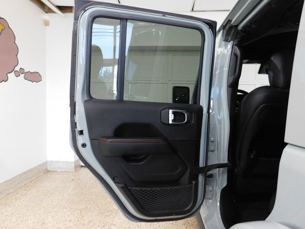 Used 2024 Jeep Wrangler Unlimited Rubicon AWD/4WD image 57