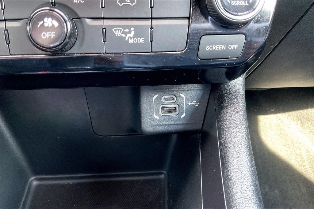 Used 2023 Jeep Compass Latitude AWD/4WD image 16