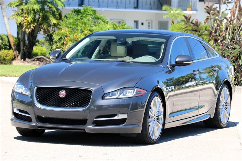 Used 2017 Jaguar XJ R-Sport RWD image 11