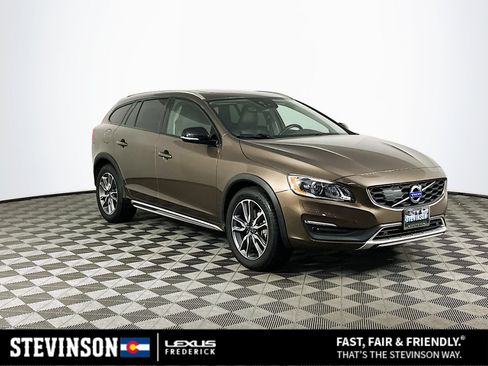 Used 2015 Volvo V60 T5 Cross Country Platinum image 1