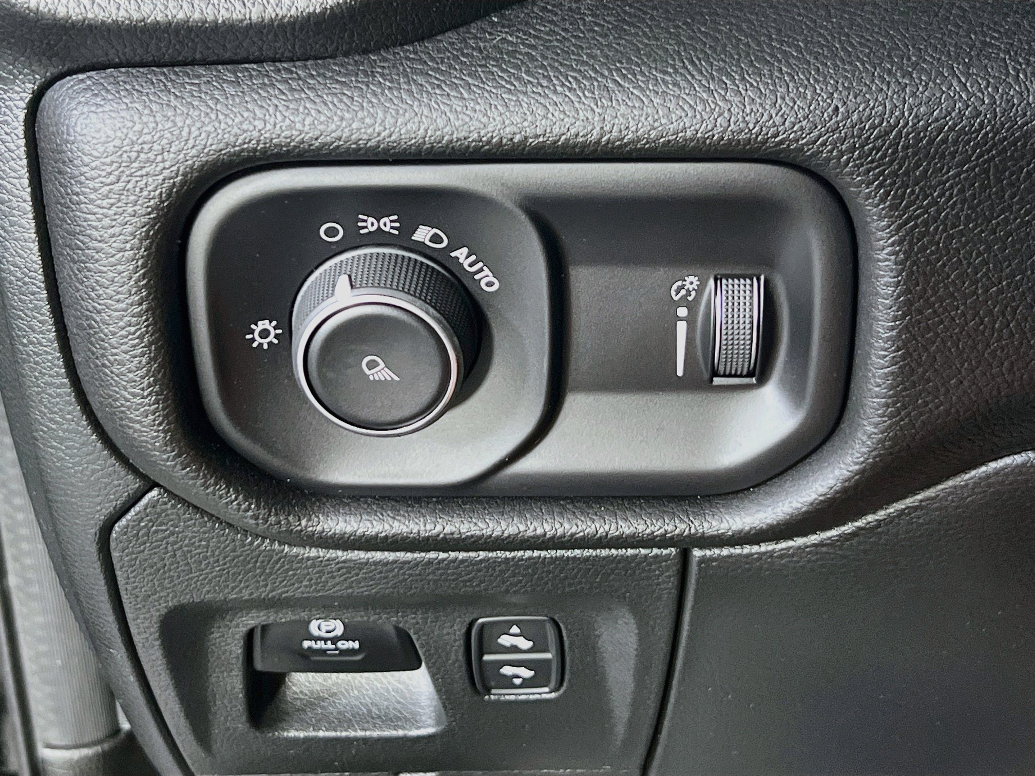 Used 2023 RAM 1500 Laramie AWD/4WD image 10