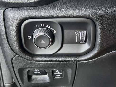 Used 2023 RAM 1500 Laramie AWD/4WD image 10