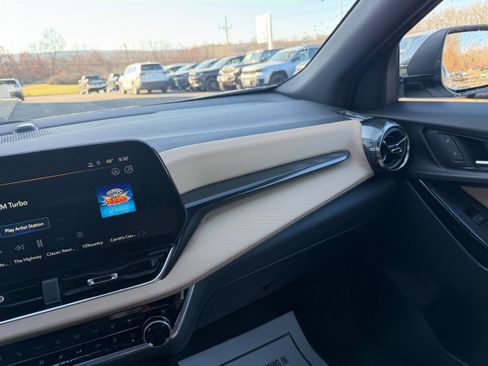 Used 2025 Chevrolet Equinox ACTIV w/ Safety and Technology Package image 15