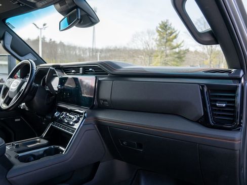 Used 2024 GMC Sierra 2500 AT4 w/ AT4 Preferred Package image 12