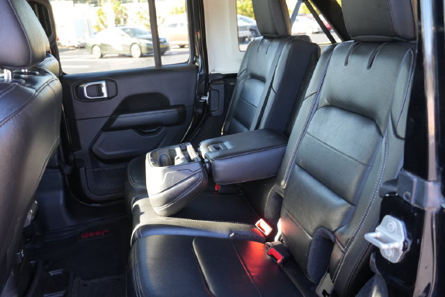 Used 2021 Jeep Wrangler Unlimited Sahara AWD/4WD image 15