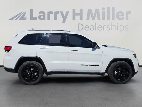 Used 2019 Jeep Grand Cherokee Laredo image 6