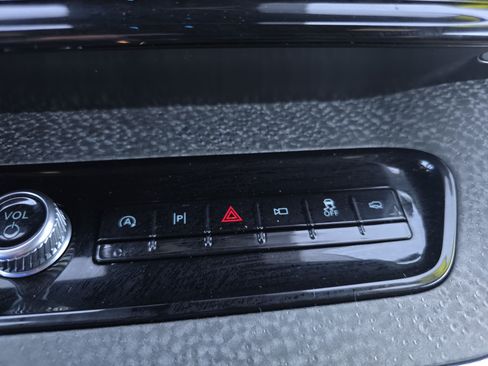 Used 2025 Ford Expedition Tremor AWD/4WD image 32