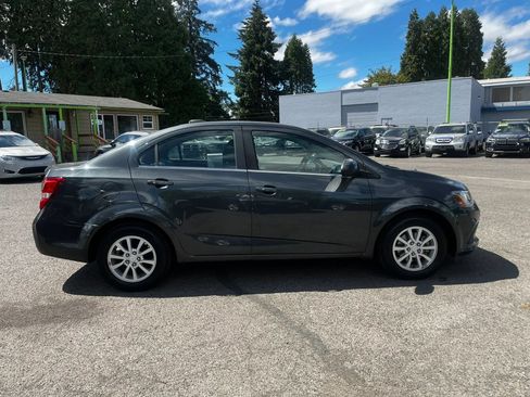 Used 2018 Chevrolet Sonic LT w/ Convenience Package FWD image 2