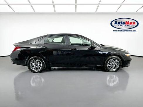 Used 2026 Hyundai Elantra Hybrid FWD image 9