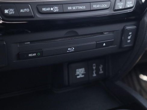 Used 2018 Honda Pilot Touring image 20