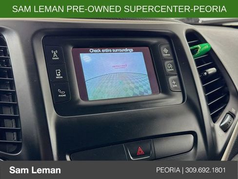 Used 2018 Jeep Cherokee Latitude w/ Cold Weather Group image 13