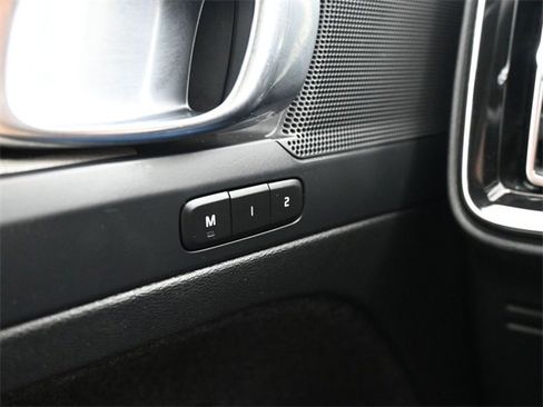 Used 2024 Volvo XC40 B5 Plus w/ Climate Package image 29