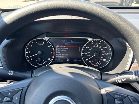 Used 2025 Nissan Altima 2.5 SV FWD image 39