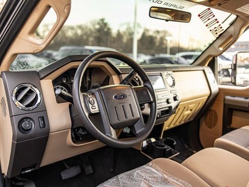 Used 2011 Ford F350 XLT w/ Camper Pkg image 17