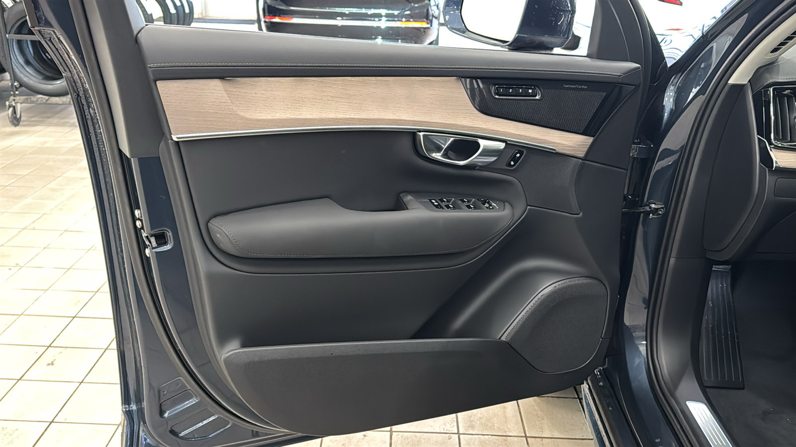 New 2026 Volvo XC90 T8 Plus w/ Protection Package Premier AWD/4WD image 21