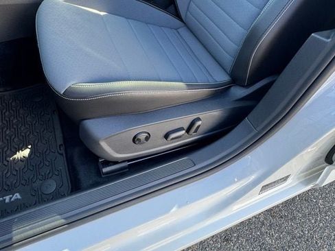Used 2026 Volkswagen Jetta SE FWD image 30