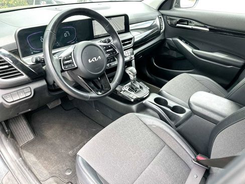 Used 2025 Kia Seltos S image 18