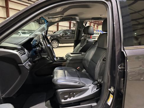 Used 2018 Chevrolet Tahoe LT w/ LT Signature Package RWD image 14