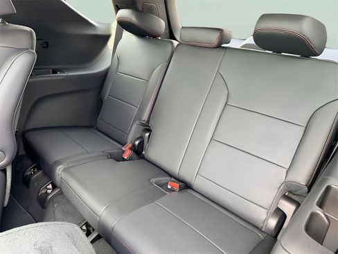 New 2026 Chevrolet Traverse Z71 w/ Driver Confidence Package image 32