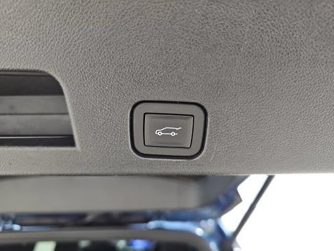 Used 2025 Chevrolet Traverse LT AWD/4WD image 12