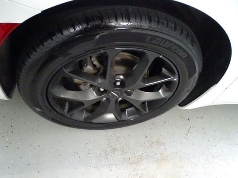 Certified 2025 Chrysler Pacifica Limited FWD image 27