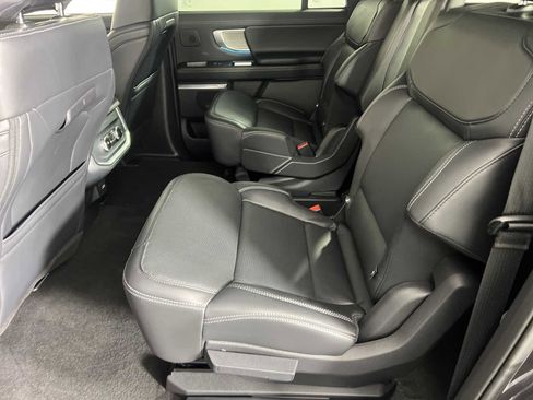 Used 2025 Ford Expedition Max Platinum w/ Driver's Package image 23