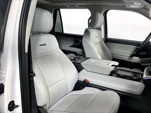 Used 2025 Ford Expedition Platinum AWD/4WD image 7