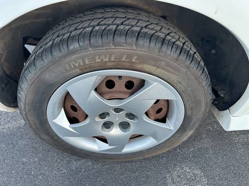 Used 2007 Pontiac Vibe w/ Sun And Sound Package image 8