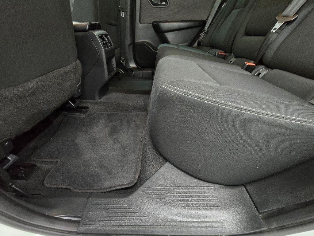 Used 2023 Nissan Rogue S FWD image 12
