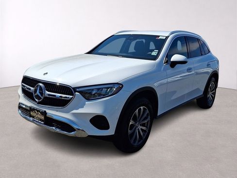 Used 2024 Mercedes-Benz GLC 300 4MATIC image 3
