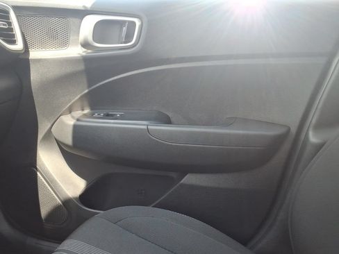 Used 2025 Hyundai Venue SEL FWD image 26