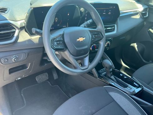 Used 2025 Chevrolet TrailBlazer LT AWD/4WD image 18