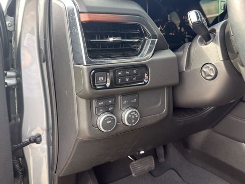 Used 2025 GMC Yukon XL Denali AWD/4WD image 19